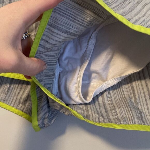 Lululemon Gray & Green Run Speed Short Size 6 - Picture 3 of 10